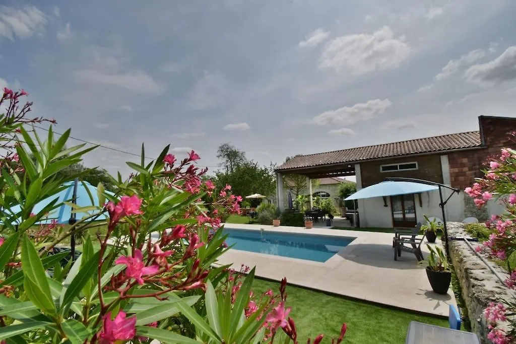 펜션 Le Refuge Confortable Gite Avec Terrasse Castelnau-sur-lʼAuvignon